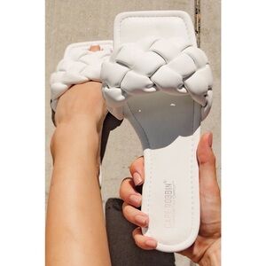 Cape Robbin Vagaband White Flat Sandal